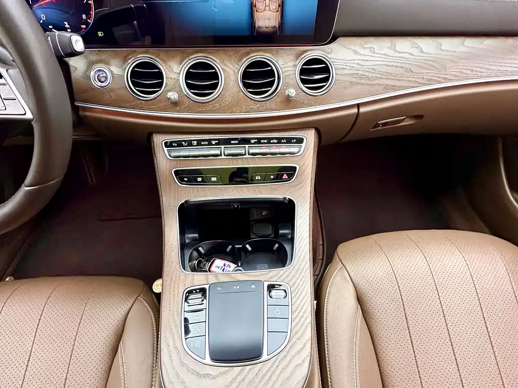 Mercedes-Benz E-Class 2023 — фото 11