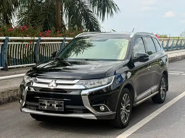 Mitsubishi Outlander 2016
