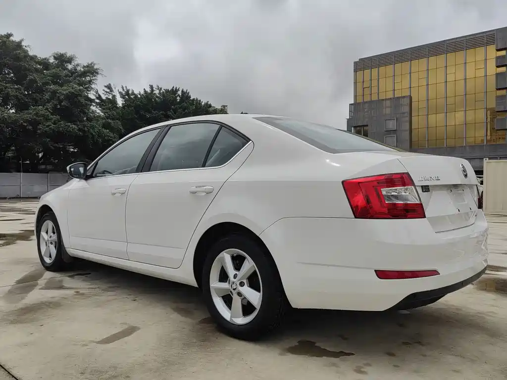 Skoda Octavia 2014 — фото 8