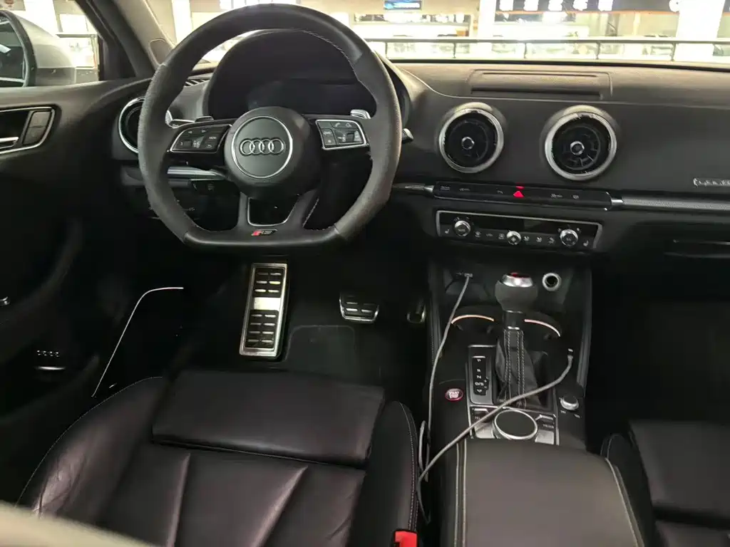Audi RS 3 2018 — фото 9