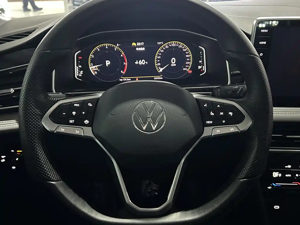 Volkswagen Tiguan L 2024 — фото 11