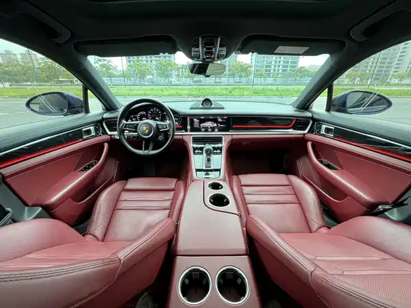 Porsche Panamera 2021