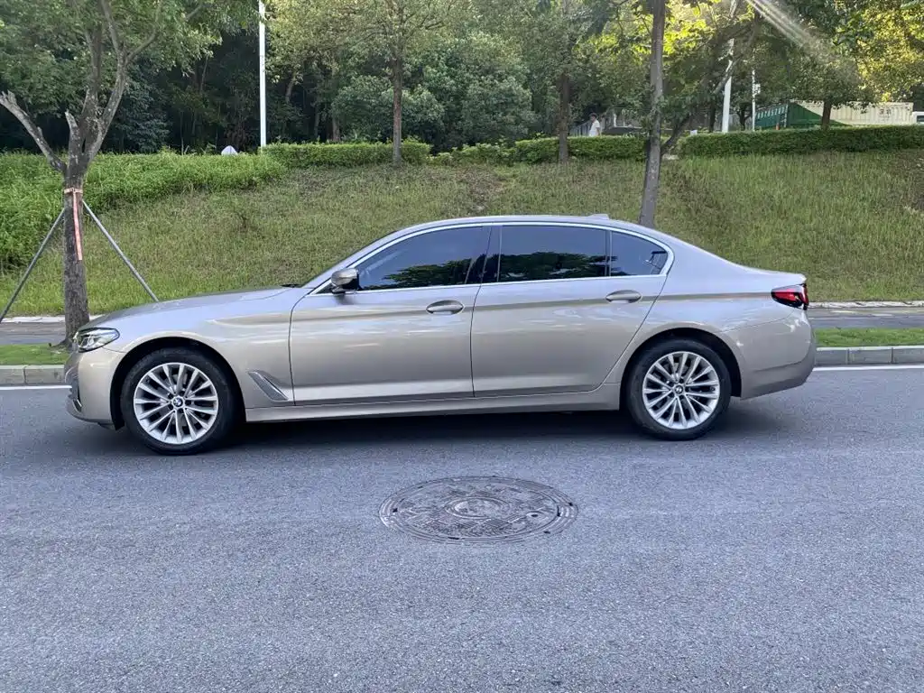 BMW 5 Series 2023 — фото 15