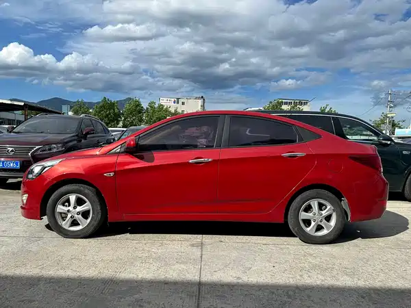 Hyundai Accent 2015