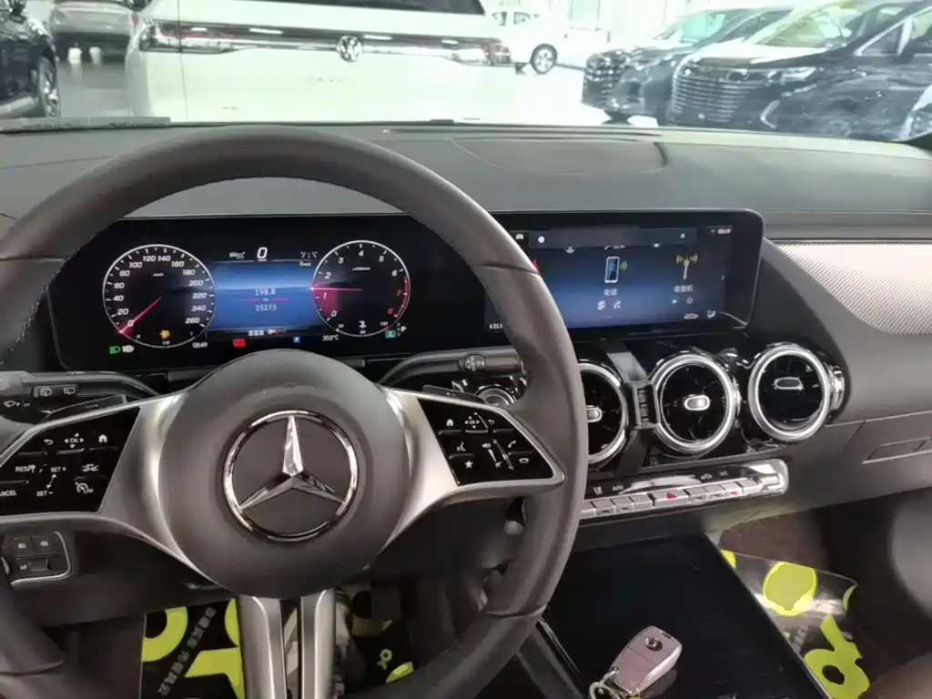 Mercedes-Benz GLA 2025 — фото 10