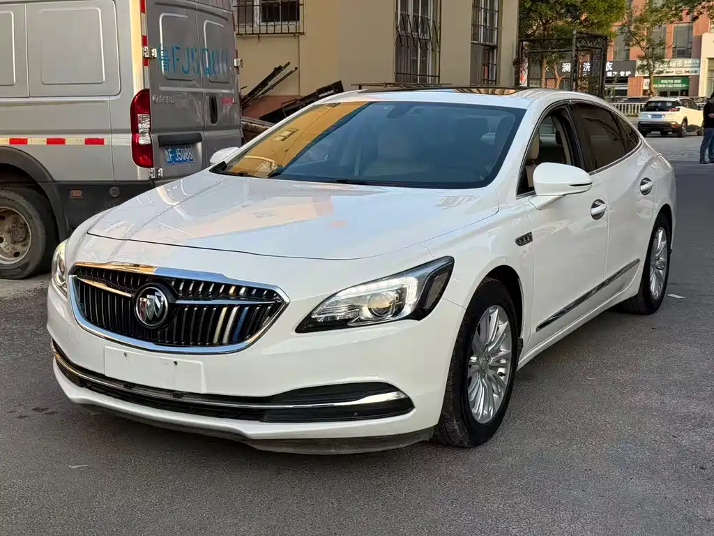 Buick LaCrosse 2017 — фото 1