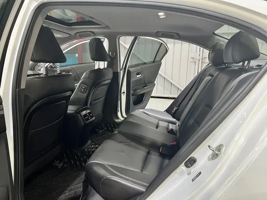 Honda Accord 2015 — фото 6