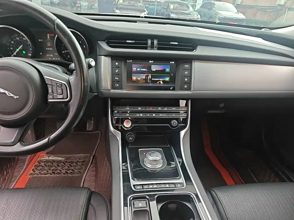 Jaguar XF 2016 — фото 13