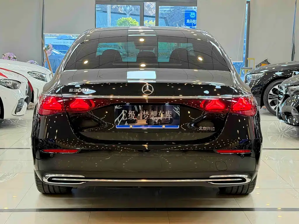 Mercedes-Benz E-Class 2025 — фото 16