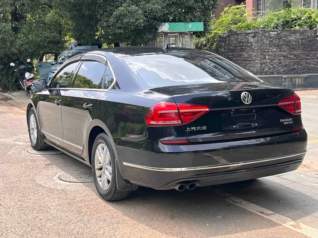 Volkswagen Passat 2017 — фото 10