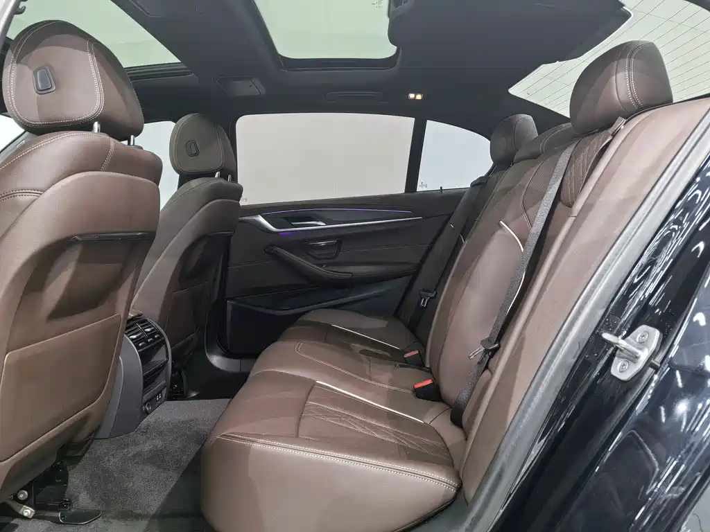 BMW 5 Series 2022 — фото 14