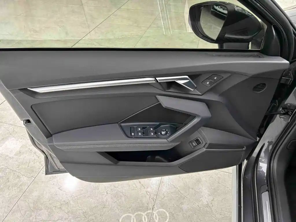 Audi A3 2023 — фото 10
