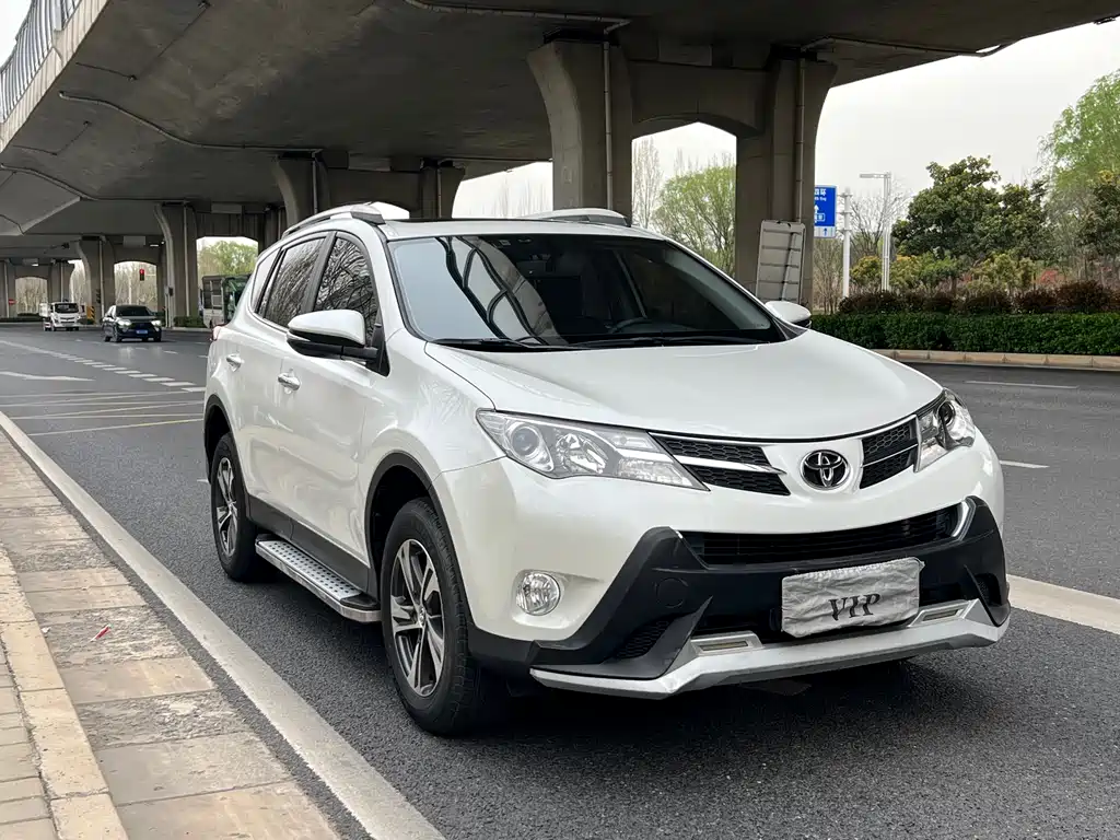 Toyota RAV4 2016 — фото 1