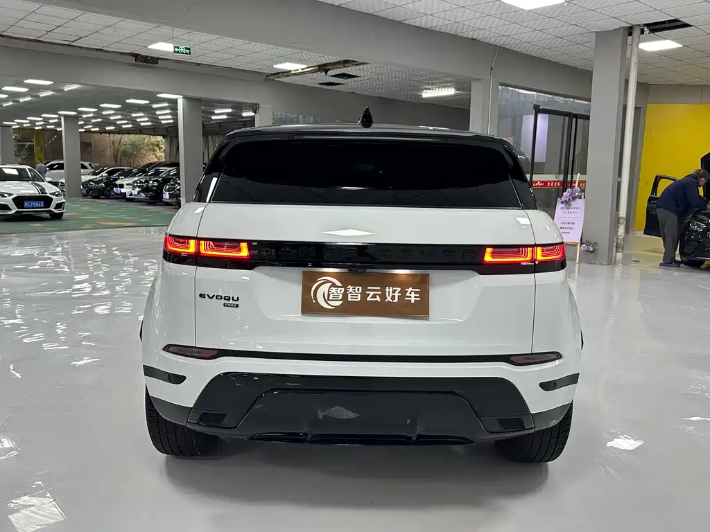Land Rover Evoque 2023 — фото 8