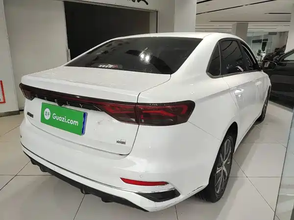 Geely Emgrand 2022