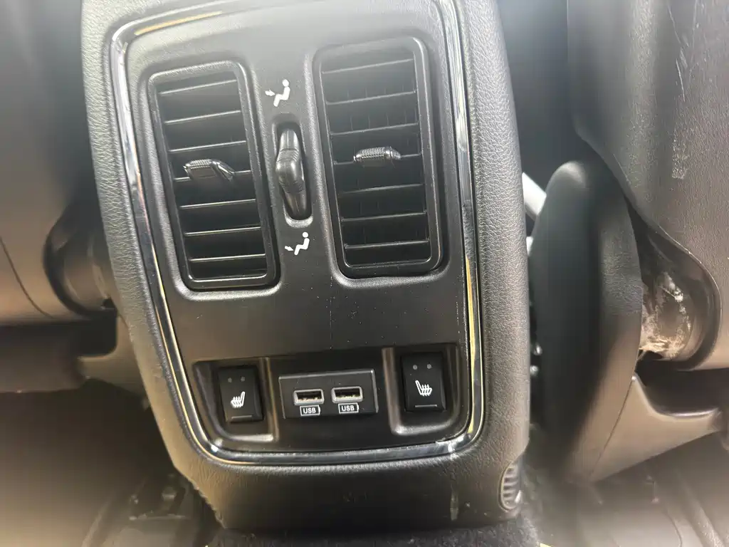 Jeep Grand Cherokee 2021 — фото 12