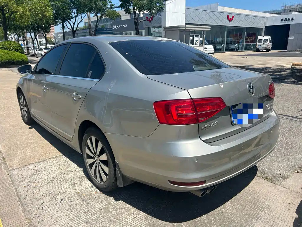 Volkswagen Sagitar 2016