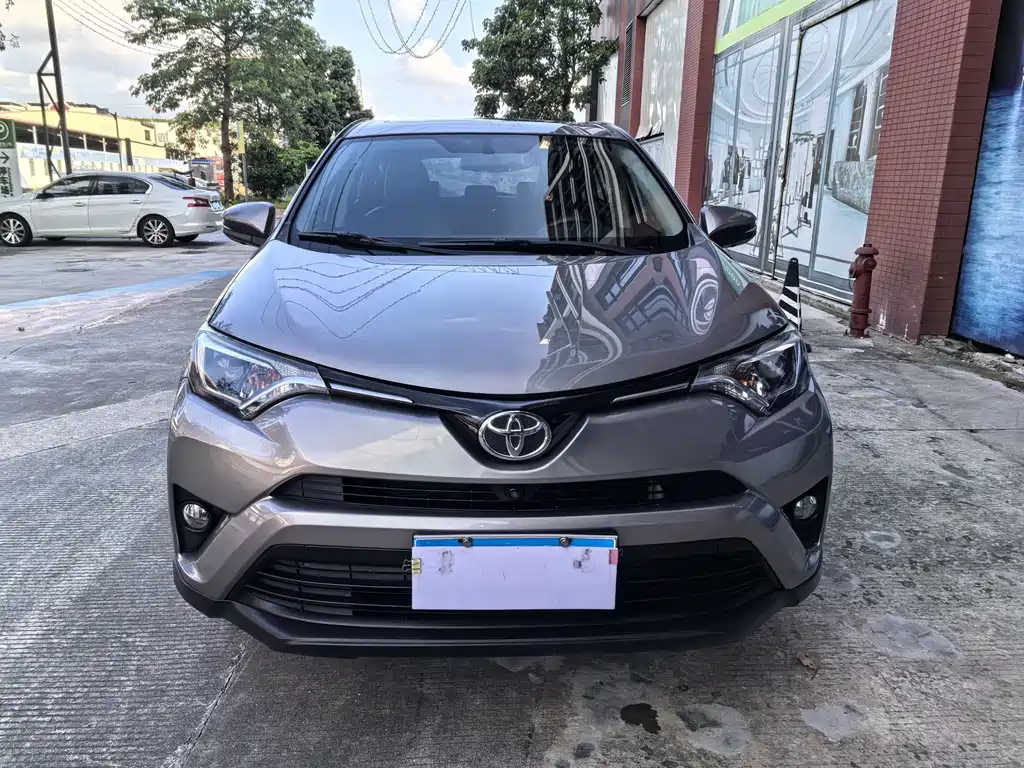 Toyota RAV4 2019 — фото 2
