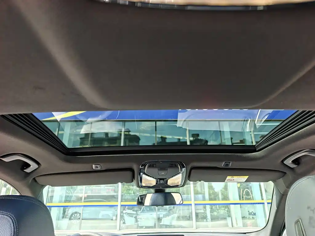 BMW 5 Series 2018 — фото 18