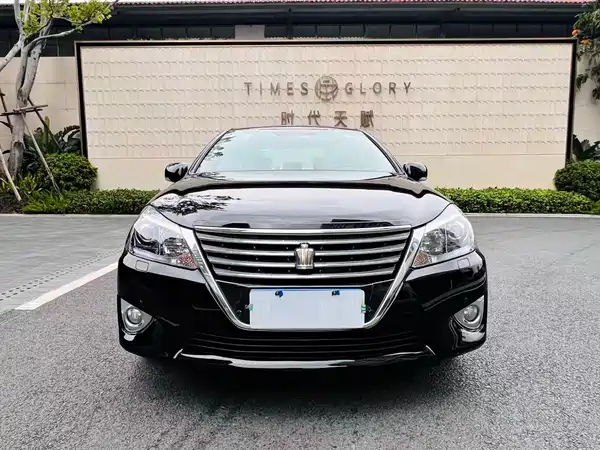Toyota Crown 2012