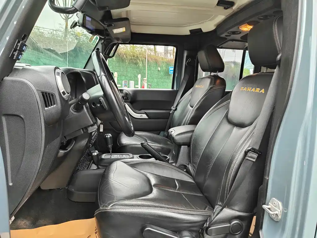 Jeep Wrangler 2015 — фото 21