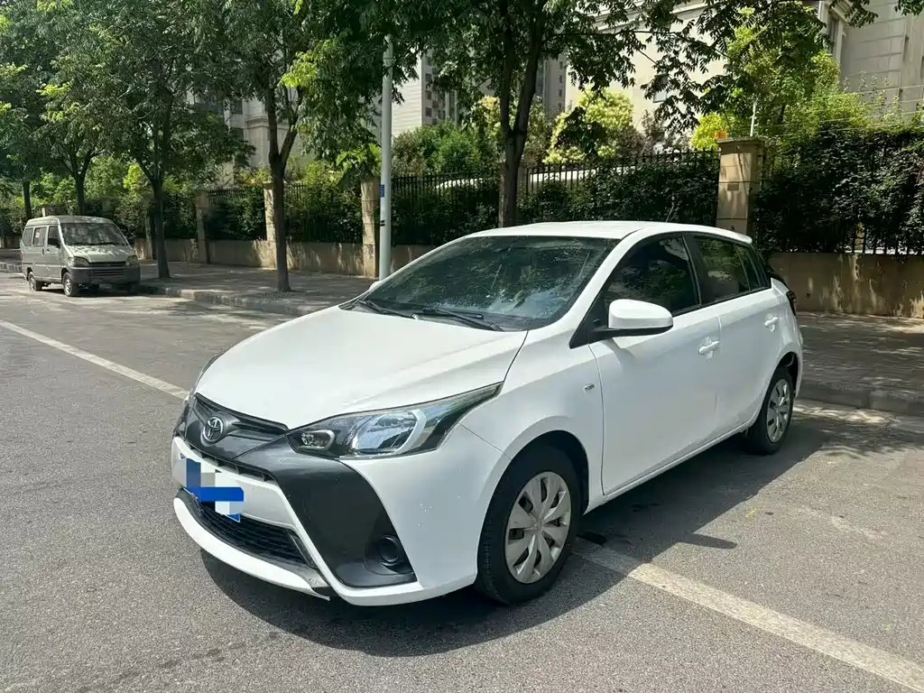 Toyota Yaris L 2016 — фото 3