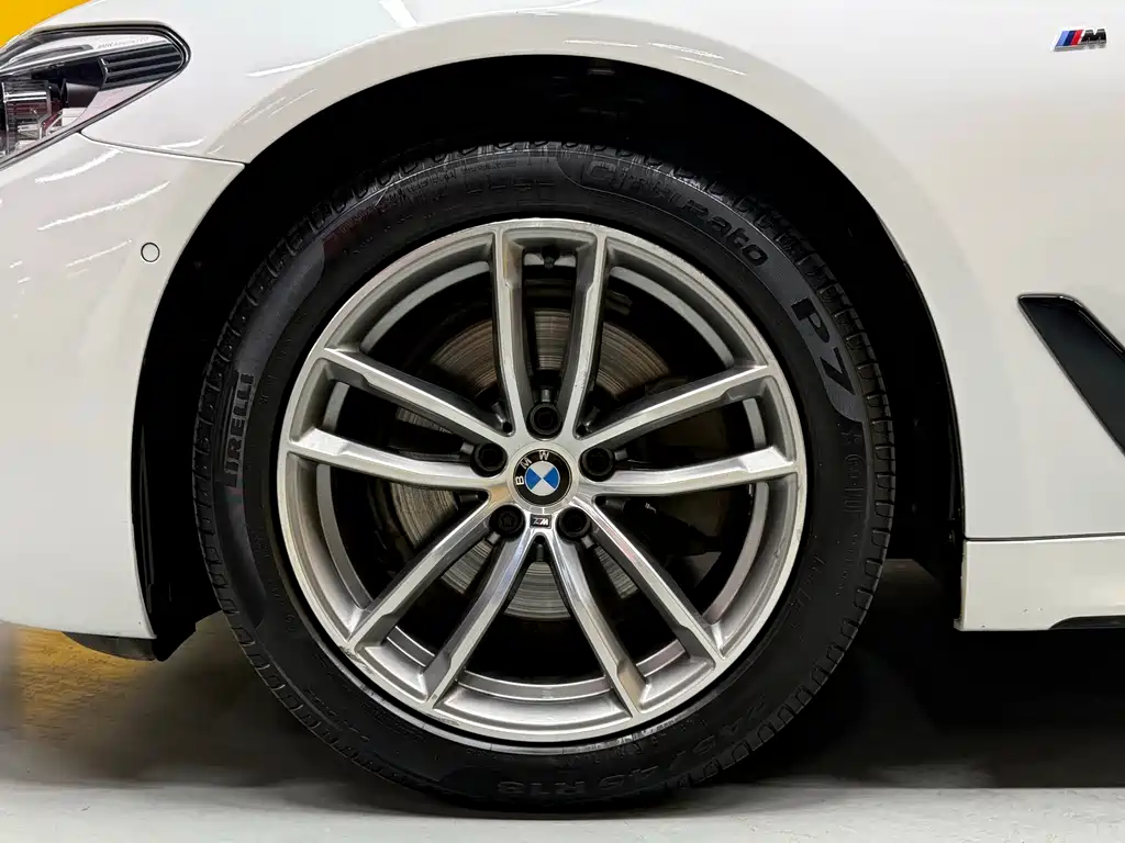 BMW 5 Series 2018 — фото 28