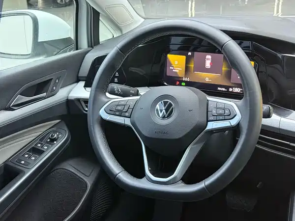 Volkswagen Golf 2024