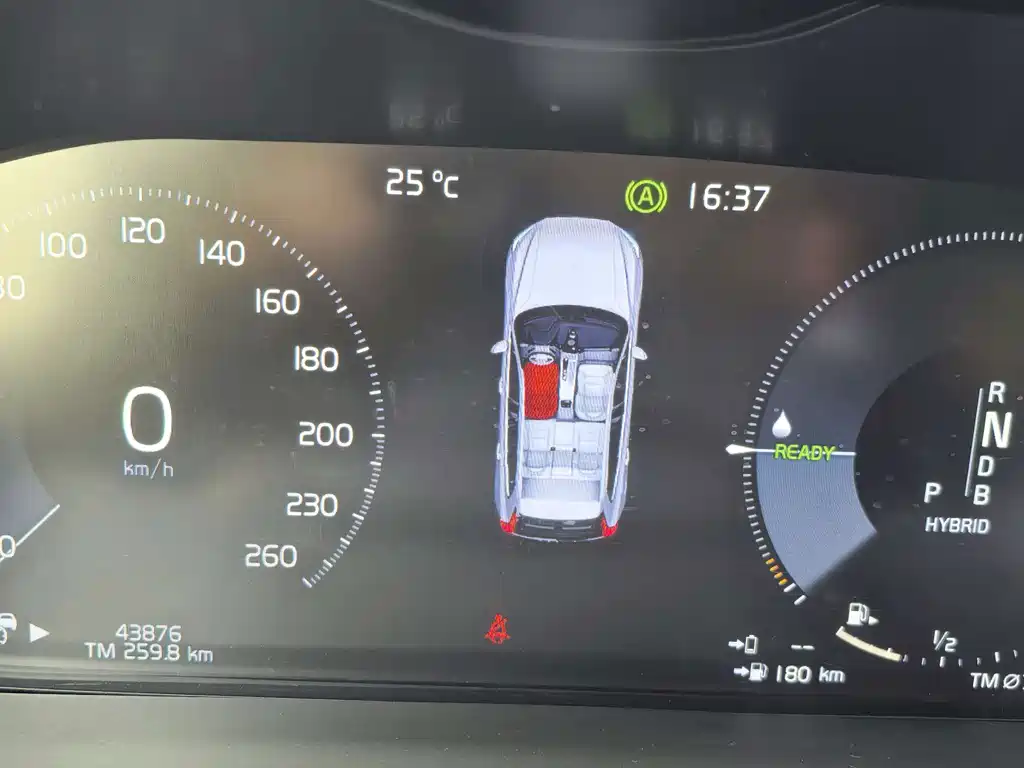 Volvo XC60 Plug-In Hybrid 2020 — фото 13