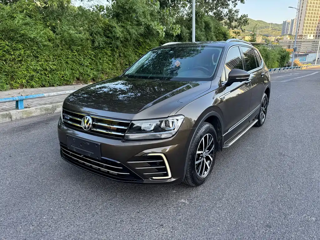 Volkswagen Tiguan L Plug-In Hybrid 2019 — фото 1