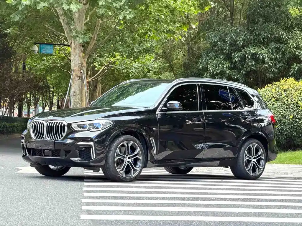 BMW X5 2022 — фото 1