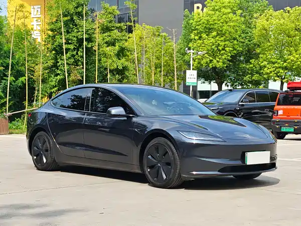 Tesla Model 3 2024