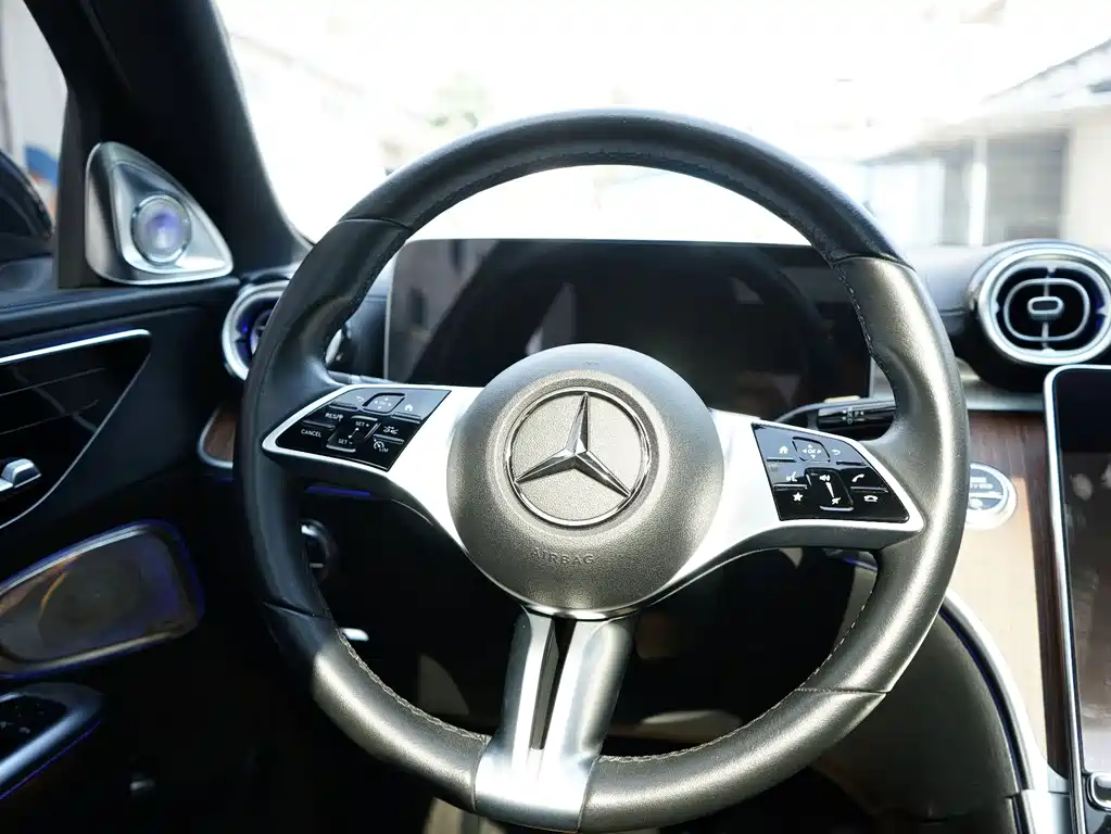 Mercedes-Benz C-Class 2023 — фото 12