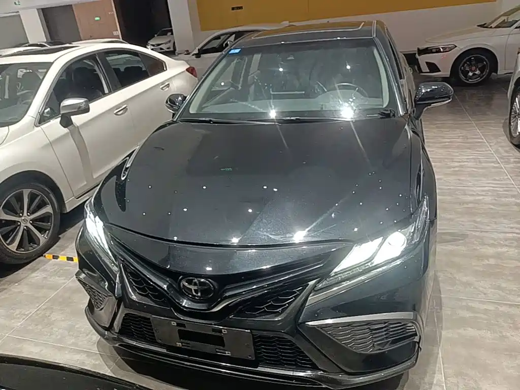 Toyota Camry 2023 — фото 3