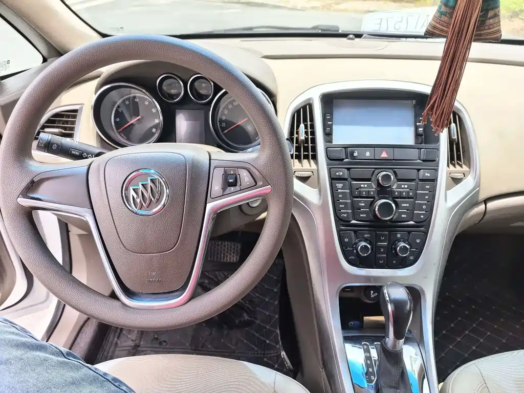 Buick Excelle 2015 — фото 10