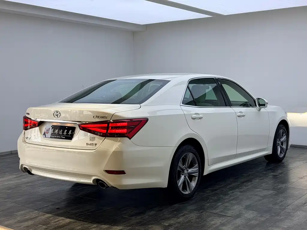 Toyota Crown 2018 — фото 7