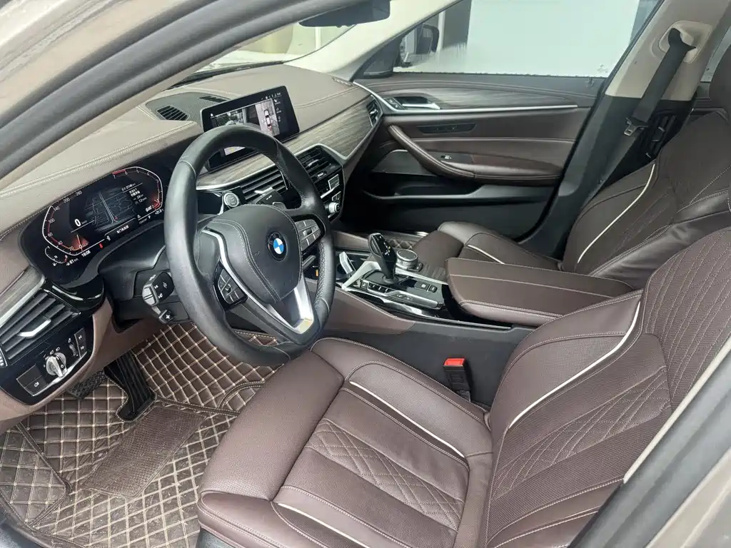 BMW 5 Series 2020 — фото 14