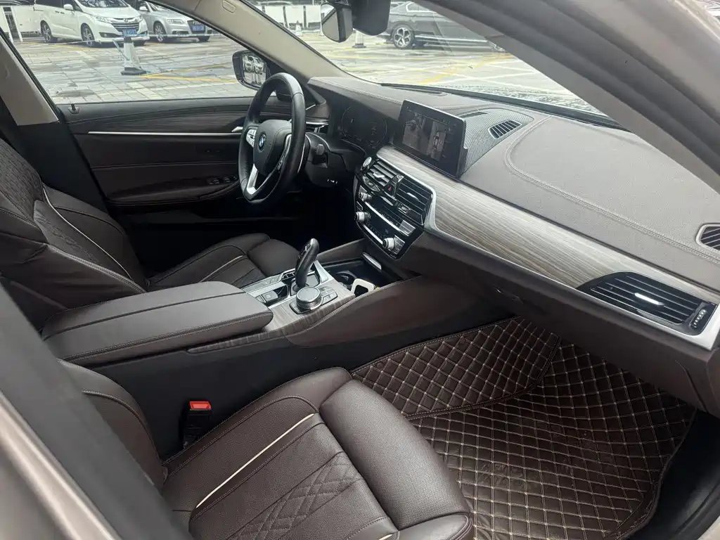 BMW 5 Series 2020 — фото 13