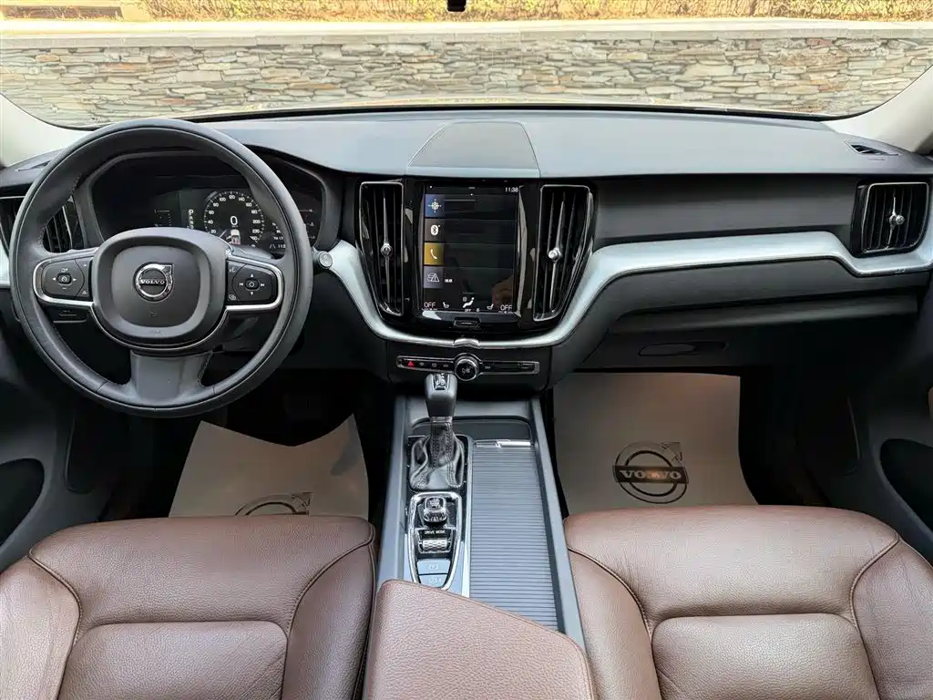 Volvo XC60 2019 — фото 13