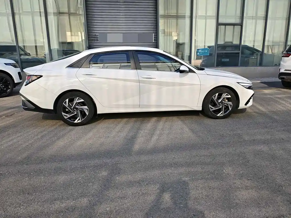 Hyundai Elantra 2023
