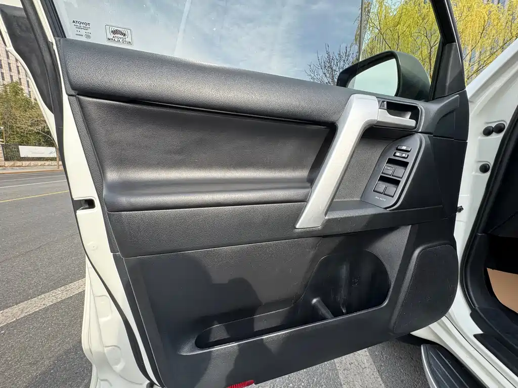Toyota Prado 2018 — фото 18