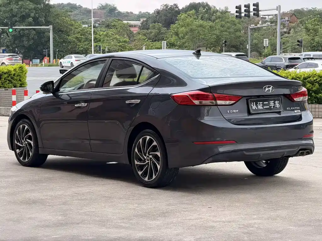 Hyundai Elantra 2020 — фото 3
