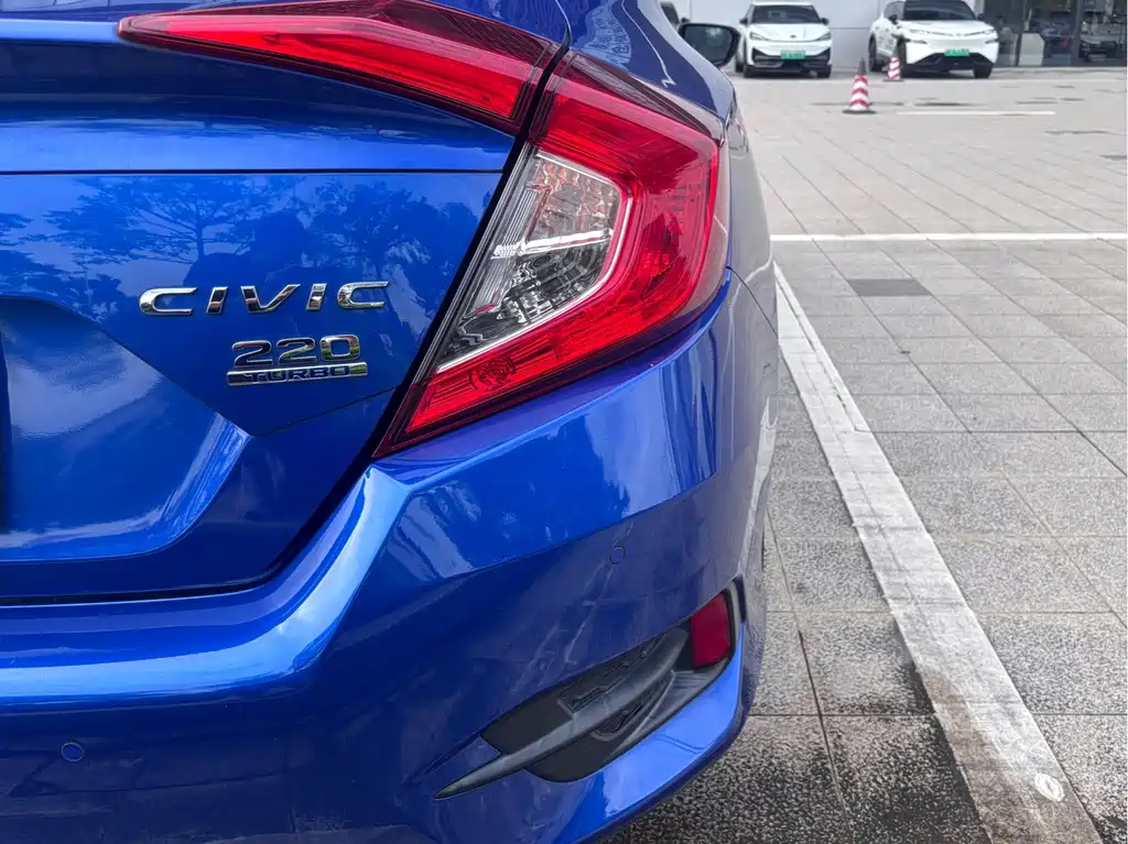 Honda Civic 2018 — фото 10