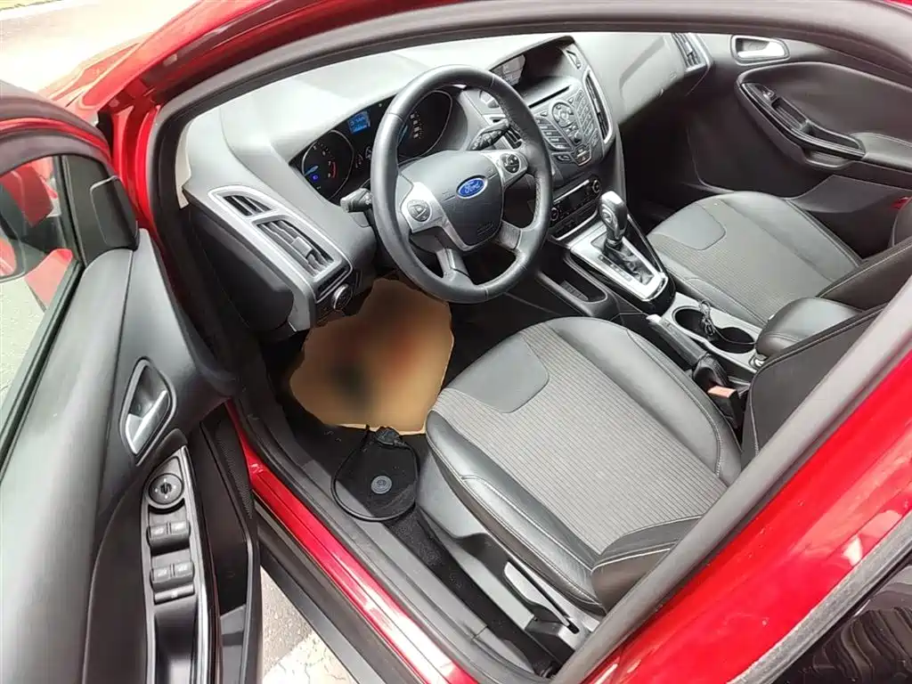 Ford Focus 2015 — фото 16