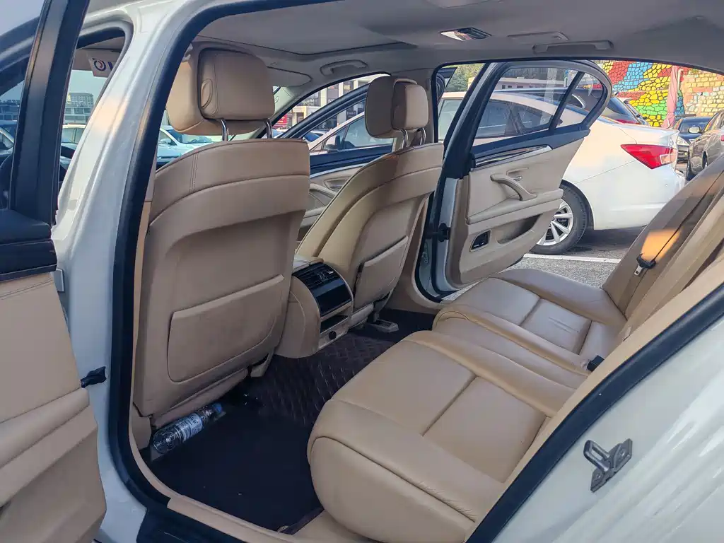 BMW 5 Series 2013 — фото 11