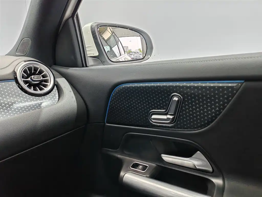 Mercedes-Benz GLA 2025 — фото 14