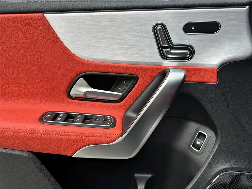 Mercedes-Benz A-Class AMG 2025 — фото 7