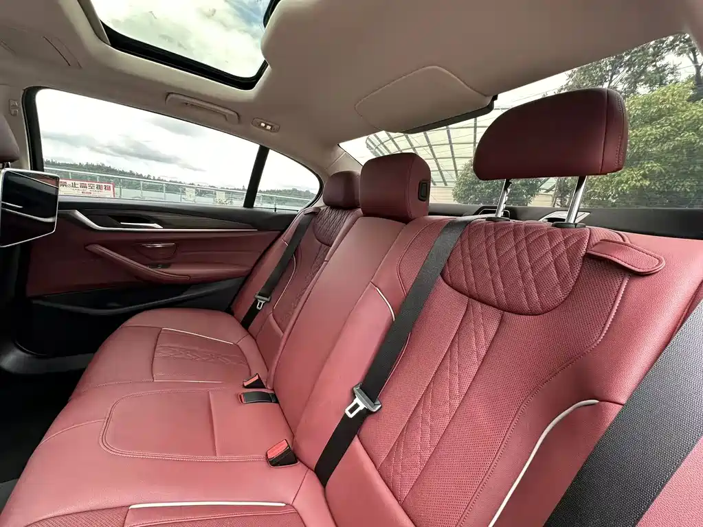 BMW 5 Series 2021 — фото 17