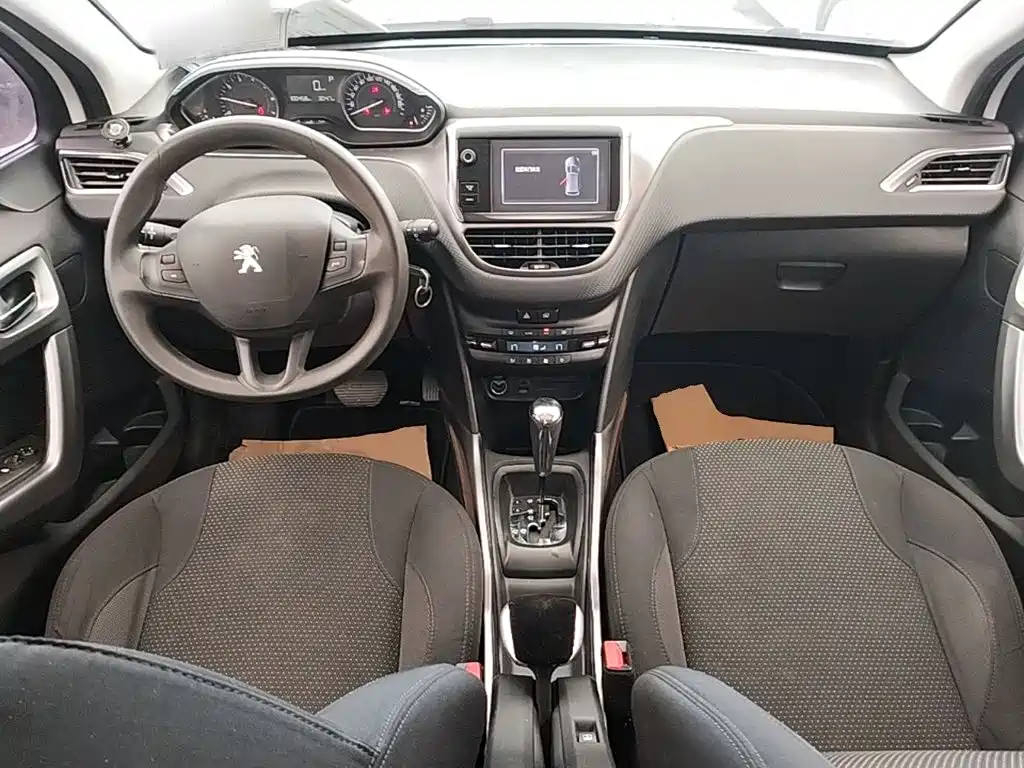 Peugeot 2008 2015 — фото 10
