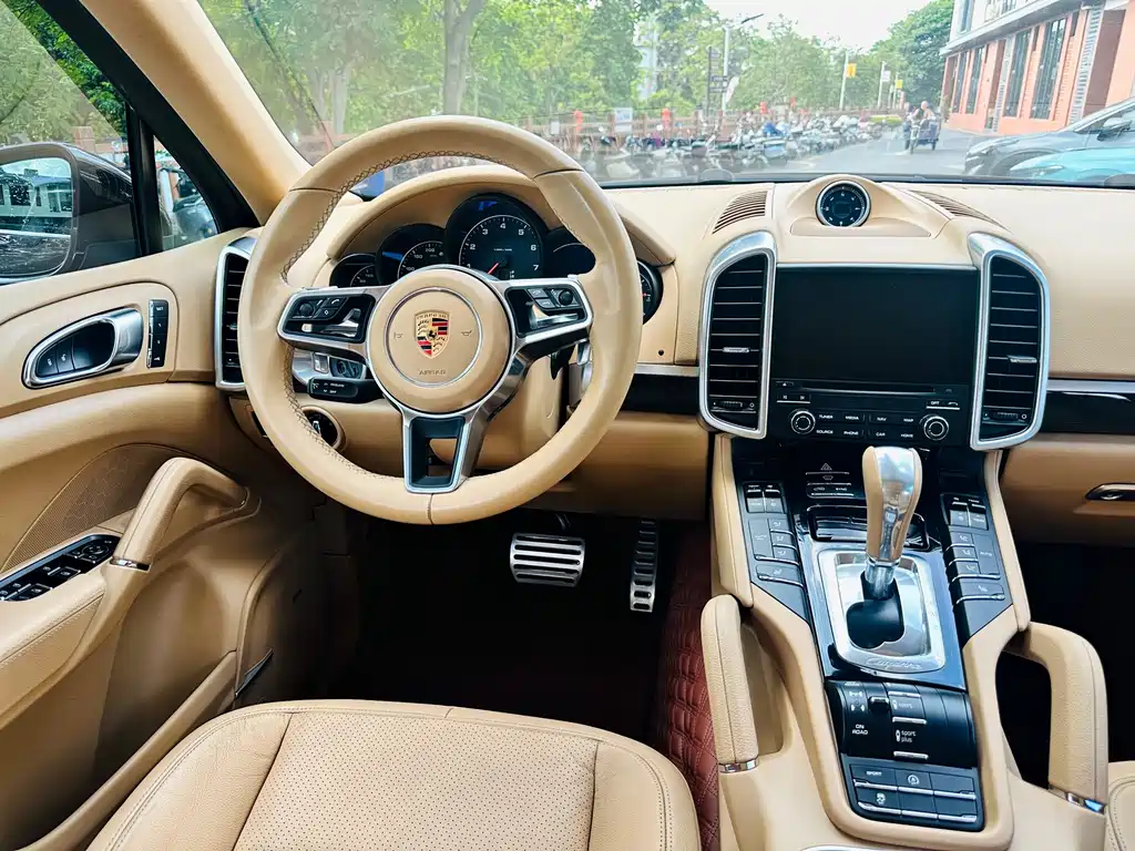 Porsche Cayenne 2017 — фото 30